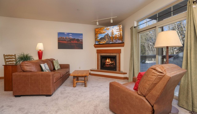 Retreat on the Blue Condo: Your Riverfront Retreat