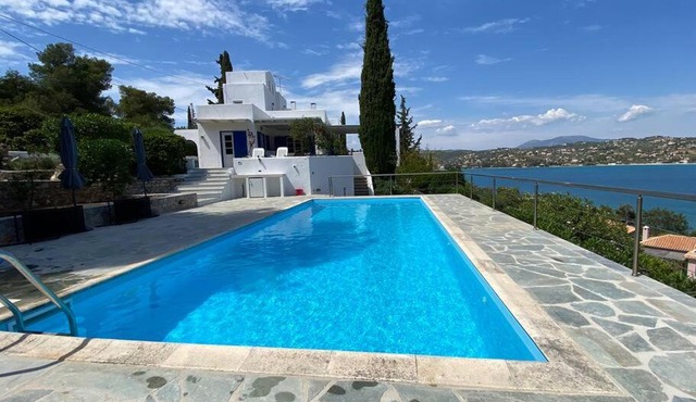 RETREAT VILLA BY THE SEA WITH POOL IN PORTO HELI
