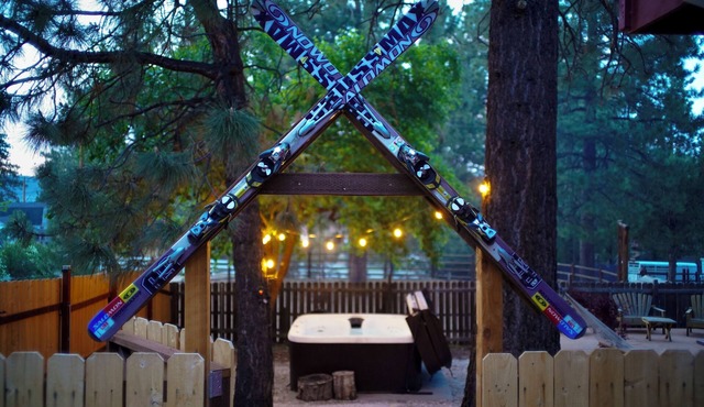 Retro Chic Scandanavian Chalet with Spa, Pool table, king beds