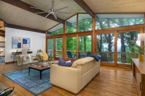 Retro Metro Deck House MCM Gem with Hot Tub & Spectacular Views!