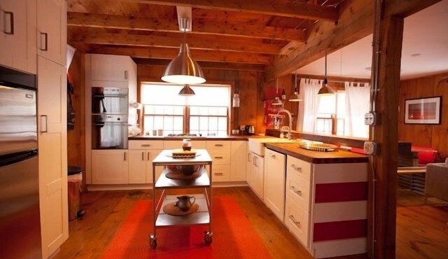 Retro Modern Barn Apartment in the Heart of Grafton