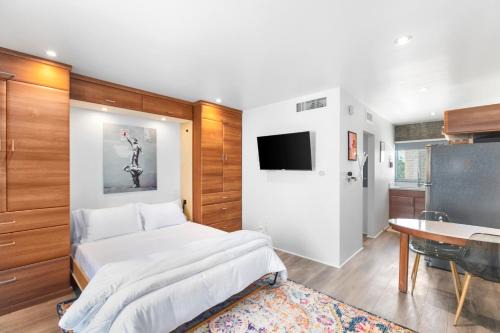 Retro-Modern Hideout in DTPH Pool & Parking