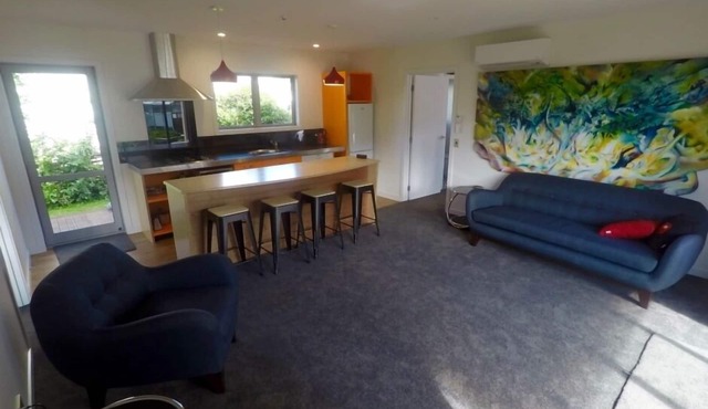 Retro styled apartment in sunny Wanaka