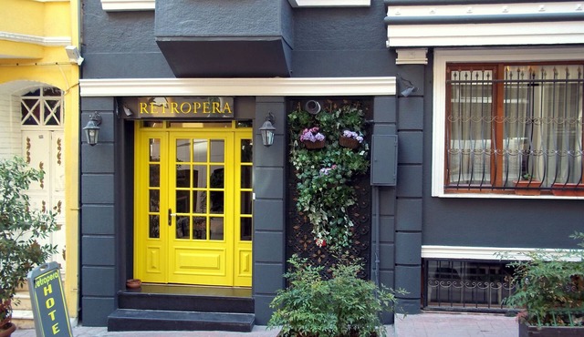 RETROPERA