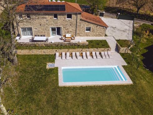 Reverence Villas Caldelas