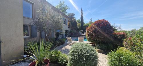 Rez de Jardin d'une Bastide VILLA LA GARDI avec Piscine privée