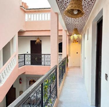 RIAD Dar land