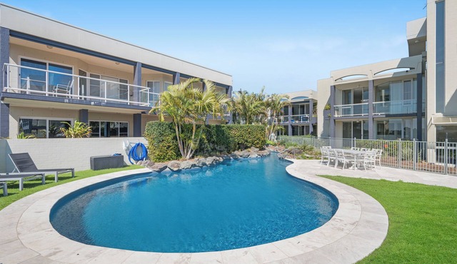 Riana Moorings 20 - Stylish Waterfront Apartment