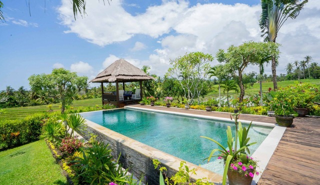 Ricefield View! 4BR Private Pool Villa in Tabanan