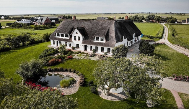 Rickmer’s Hoff Grand Cottage | Sauna, Kamin & Reetdach
