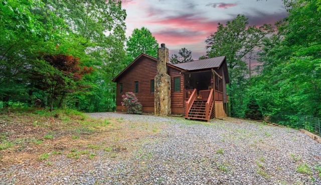 Ricks Retreat-Log Cabin, near Blue Ridge, hot tub