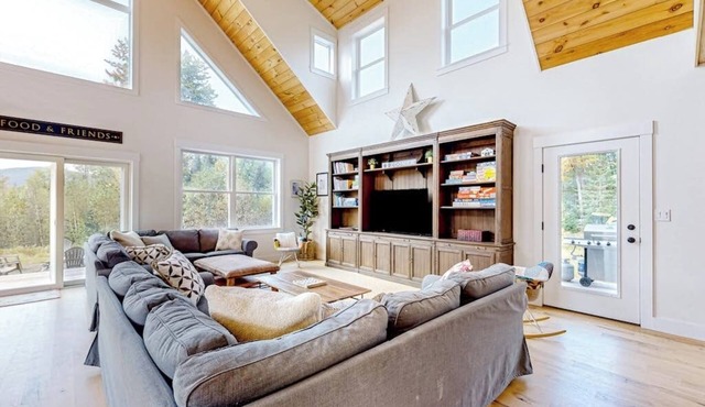 Ridgeview | Newer home in Whitefield with hot tub, firepit & mountain views