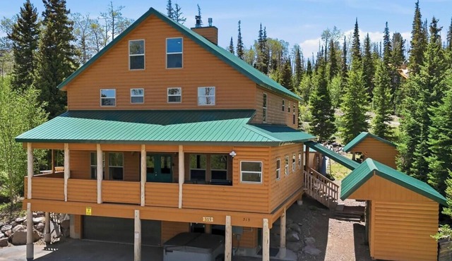 Ridgeview Retreat - Huge Cabin w/Private Hot Tub