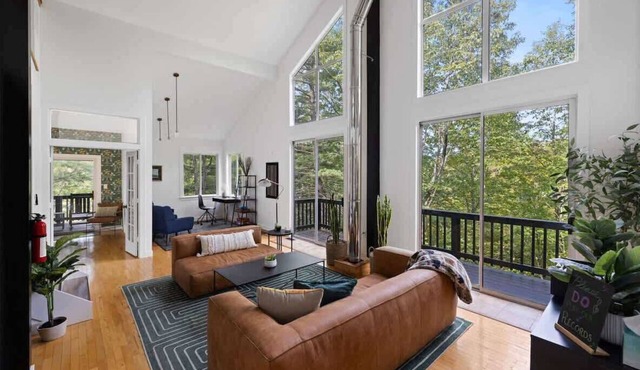 Ridgeview + The Nest · 26 Acres · Stay with Branch