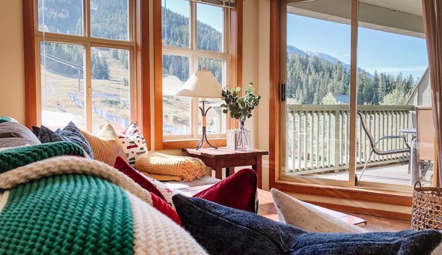 RIGHT ON THE HILL! Top Floor 2Bed-2Bath Ski In/Out Condo beside main chair lift