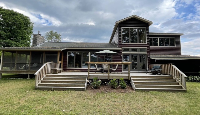 Right on the Water, Spectacular Lakefront Home with Private Dock-Boat & Swim