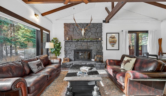 Rio River Lodge- Riverfront home in McCall with sauna, hot tub, game room
