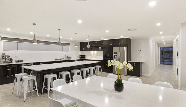 Rise House Hobart - Outstanding! Luxury family home