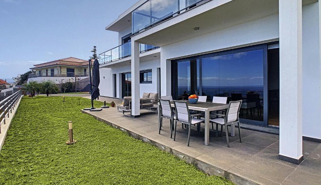 Rising Sun Villa by LovelyStay