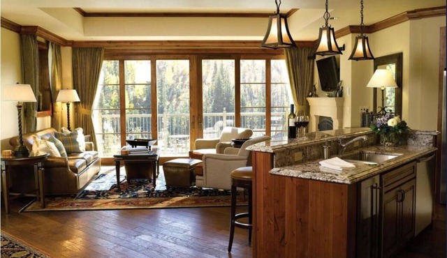 Ritz Vail 3 Bed/3.5 Bath. Sleeps 8-Winter 2027 1/2-1/9 or 2/13-2/20 or 3/27-4/3