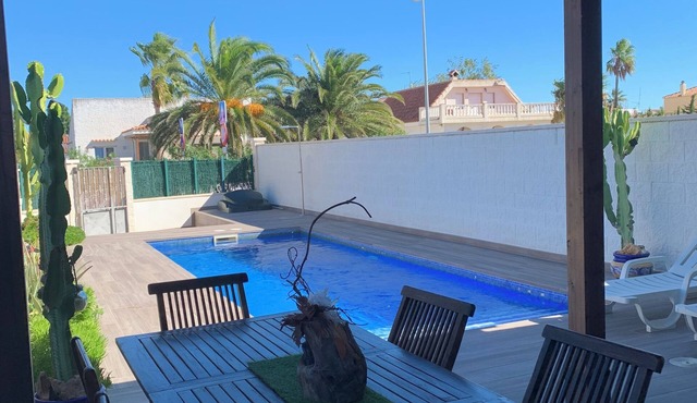 Riumar Nature 38, villa at 100 meters from the beach in the urbanization of Riumar.