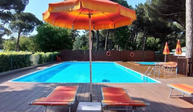 Rivaverde Family Camping Village Lodge Superior für 3 Personen