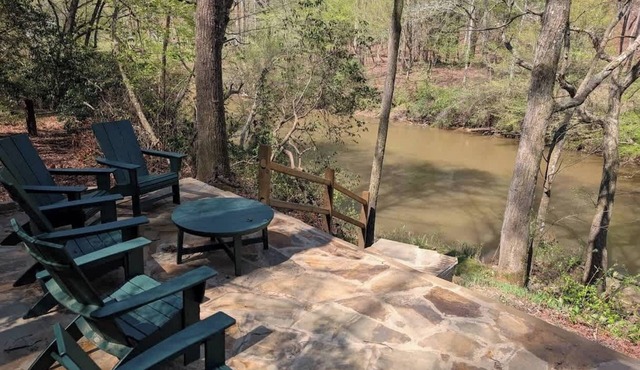 RIVER BEND LODGE- SOQUE RIVERFRONT LOG CABIN
