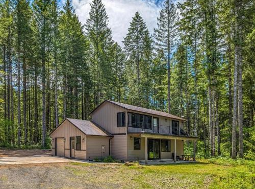 River Dance Cabin | Hot tub, Mt Rainier