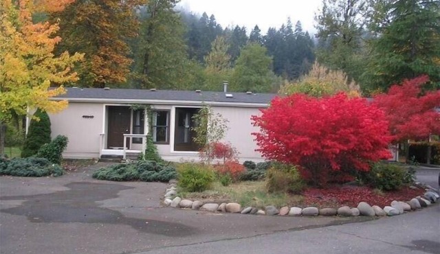 River Front Cottage on the Middle Fork of the Willamette River
