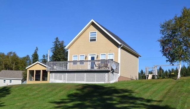 River Front Property With Water View, Minutes To Brackley, & Screened In Dining
