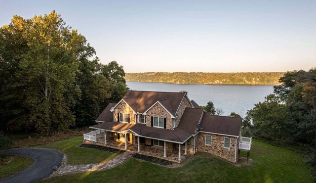 River Haven with Hot Tub