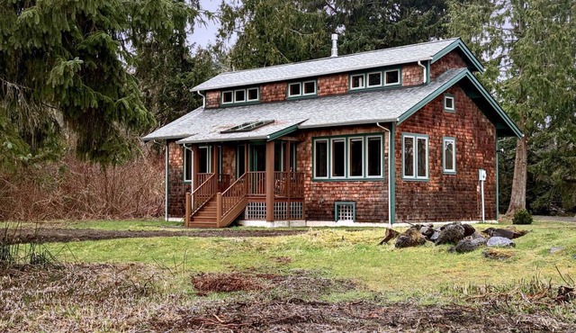 River Loft Cabin on Columbia in Skamokawa Valley, WA