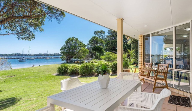 River Luxury - Set right on Iluka Bay