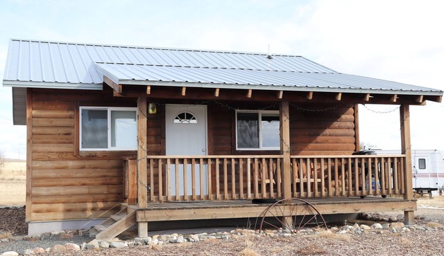 River Rest Luxury Cabin - The Ruby. Beautiful River and Mountain Views!