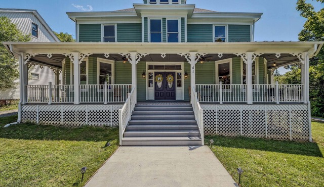 River Retreat Suite In Town!- Inside The Grand Castalian Inn B&B