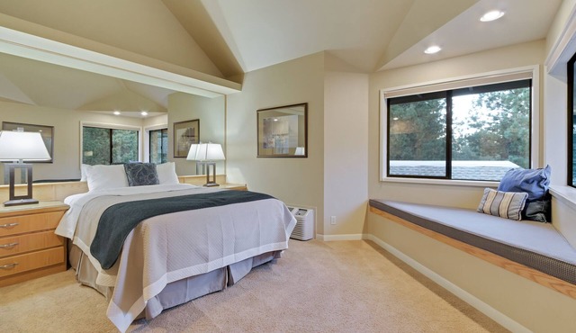 River Ridge 428B - Meredith Lodging, Private, Hotel Style Suite in Bend