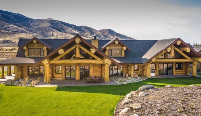River Ridge | Luxury Log House | Stunning River View | Sleeps 10