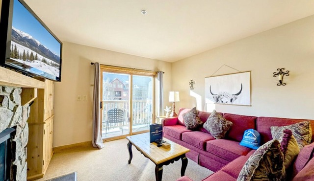 River Run Condo, Walk to Shops, Pool/Hot Tub
