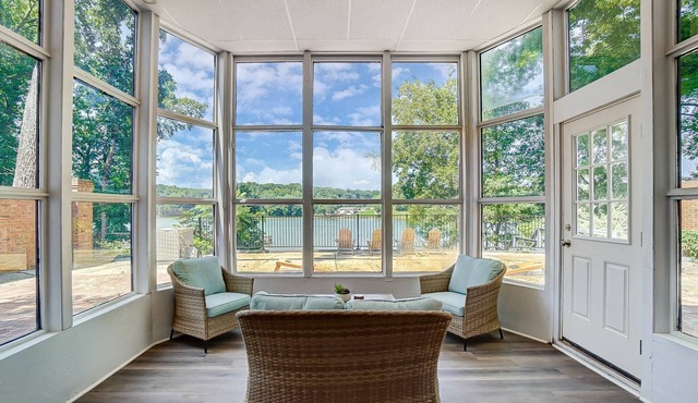 River's Edge - Waterfront, Firepit, Gameroom, Near City, Pets OK, Private Dock For Swim & Fishing!
