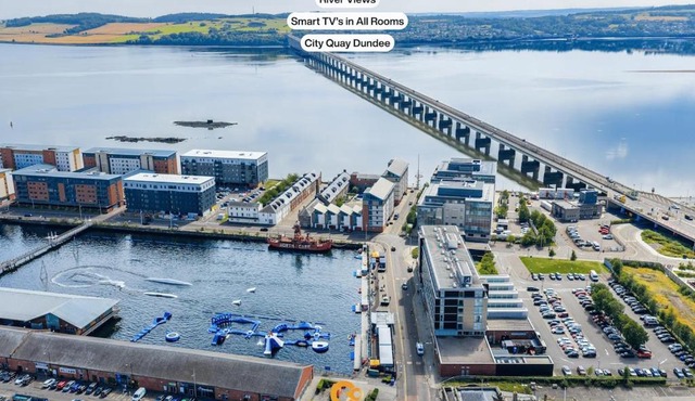 River Tay Views by CENTRAL SERVICED APARTMENTS - City Quay - 2 Bedrooms - 2 Bathrooms - Dedicated Parking Space - Fully Equipped - Walk Away From Dundee Bus & Train Station - Close to City Centre with Beautiful River Tay Views and Balcony - Lift Access
