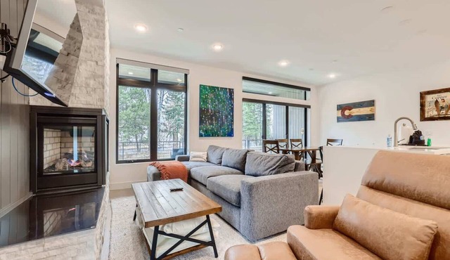 River View Retreat | Central Locale to it All!