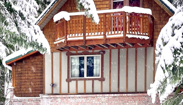 River-Walk Cabin - near Mount Rainier National Park