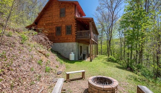 River Walk - New River Front Log Cabin in Todd - 30 Min to Skiing/Tubing