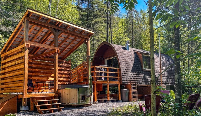 River/wooden hottub Hobbit's cabin in the wood!