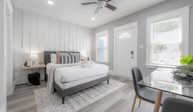 "Riverbend Gem" - Studio|Courtyard|TPA Heights