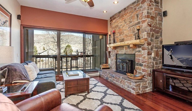 Riverfront 2BR2BA Condo. Sauna, Pool & Hot Tub. Minutes to Vail & Beaver Creek.