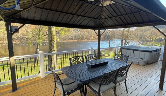 Riverfront 3-bedroom house