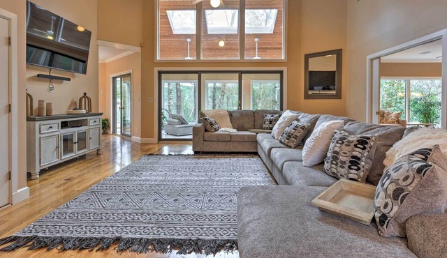 Riverfront Alabama Vacation Rental w/ Yard!