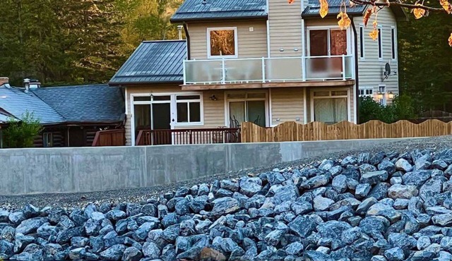 Riverfront Bragg Creek Home - The Perfect Getaway w/spacious deck