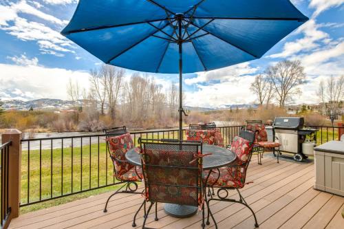Riverfront Cabin, 4 Mi to Granby Ranch